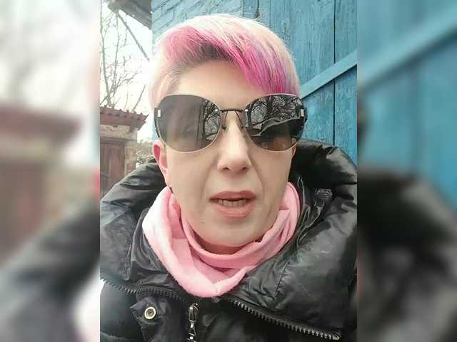 BUSINKA-25's BongaCams show and profile