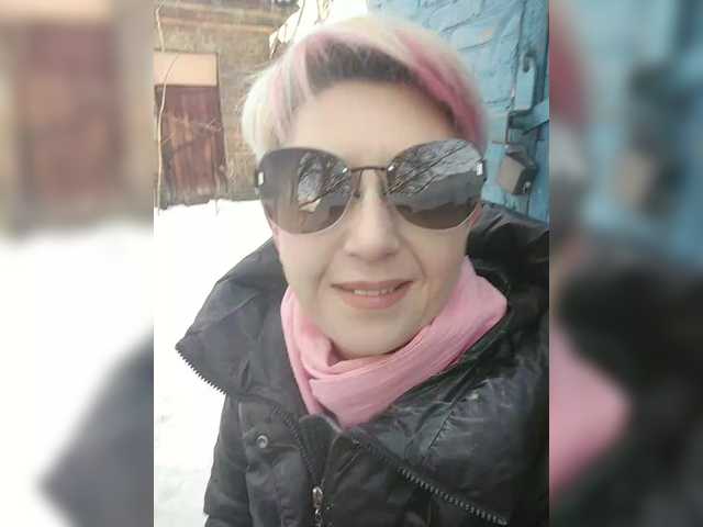 BUSINKA-25's BongaCams show and profile