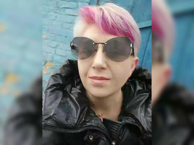 BUSINKA-25's BongaCams show and profile