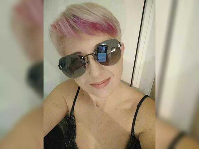 BUSINKA-25's BongaCams show and profile