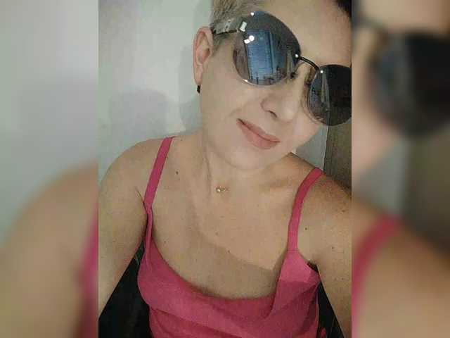 BUSINKA-25's BongaCams show and profile