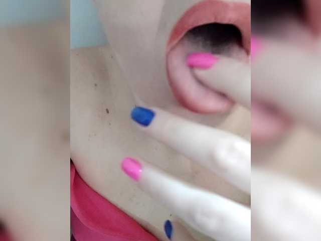 BUSINKA-25's BongaCams show and profile