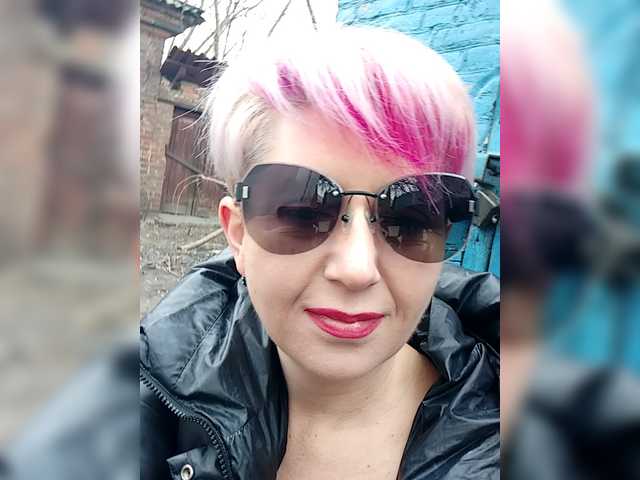 BUSINKA-25's BongaCams show and profile