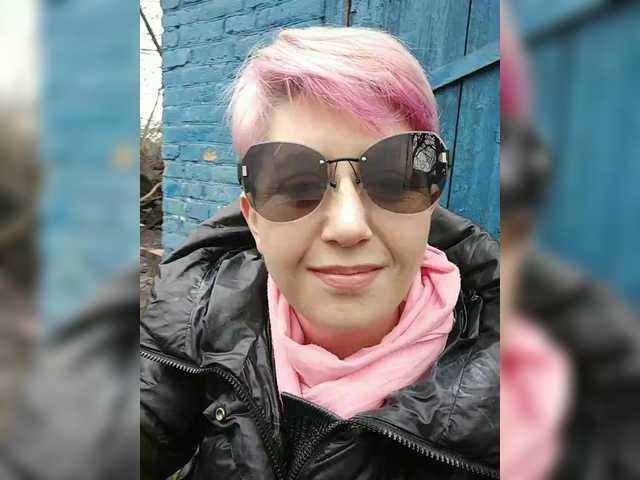 BUSINKA-25's BongaCams show and profile