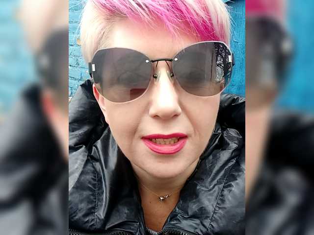 BUSINKA-25's BongaCams show and profile