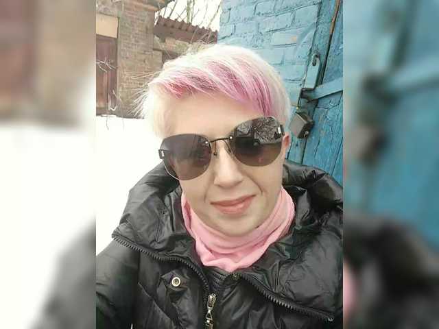 BUSINKA-25's BongaCams show and profile