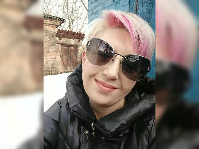 BUSINKA-25's BongaCams show and profile