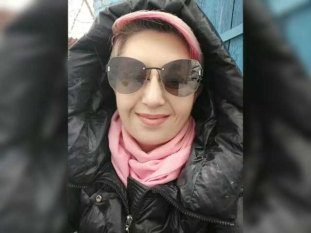 BUSINKA-25's BongaCams show and profile