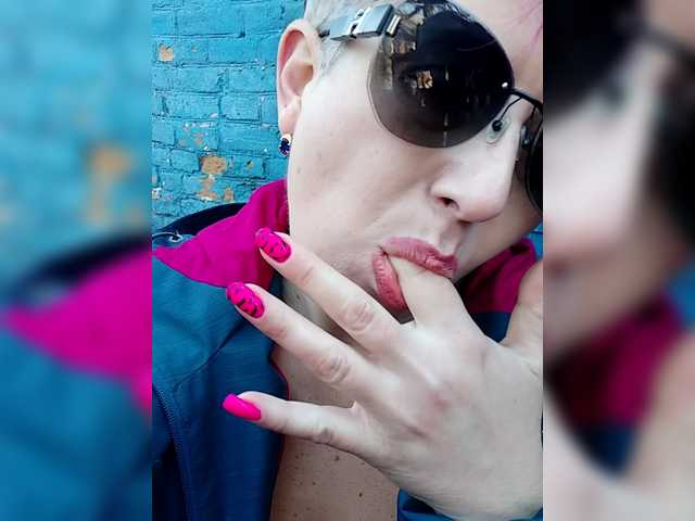 BUSINKA-25's BongaCams show and profile