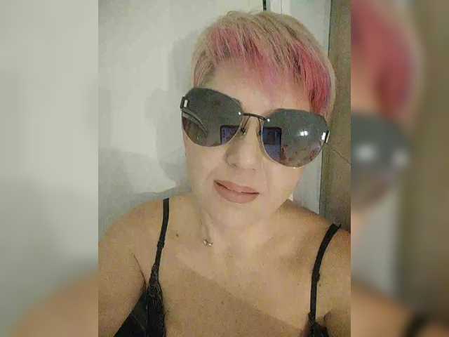 BUSINKA-25's BongaCams show and profile