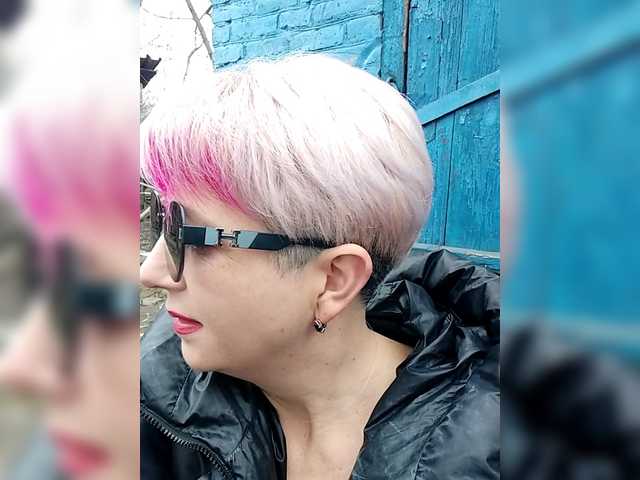 BUSINKA-25's BongaCams show and profile