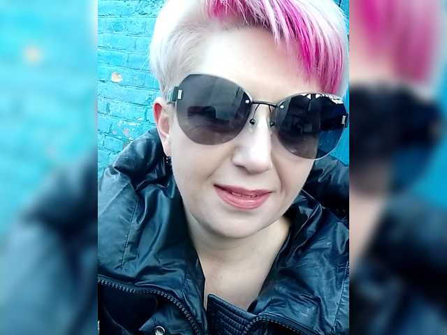 BUSINKA-25's BongaCams show and profile