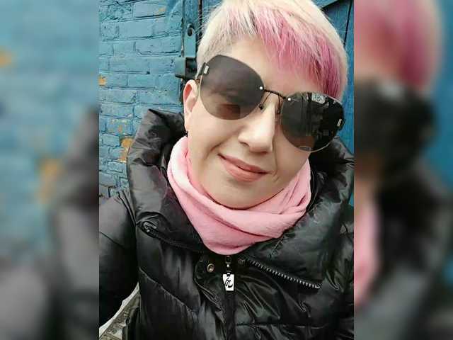 BUSINKA-25's BongaCams show and profile