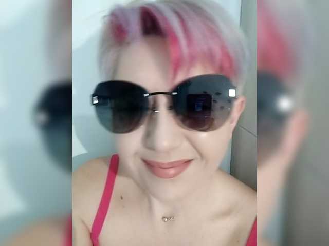 BUSINKA-25's BongaCams show and profile