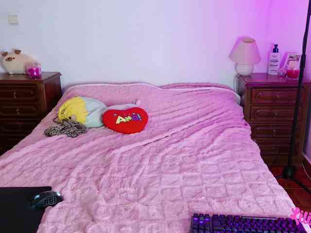 Lilith-Petite webcam