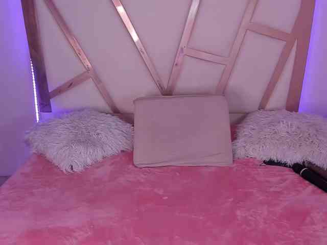 PaulinaBelush webcam