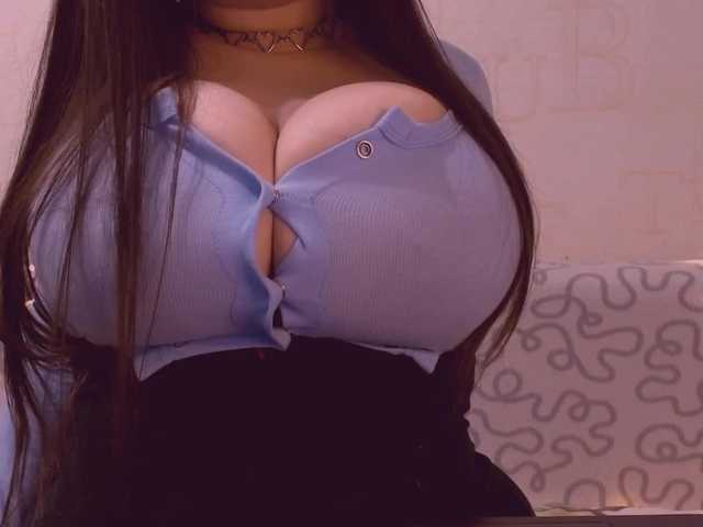 juliajam1 —  Hi, natural boobs! lovense on! goal flash boobs @total , @sofar  @remain