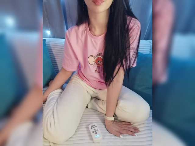 Ksenia7723's BongaCams show and profile