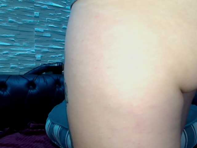 AmelieandRoss's BongaCams show and profile