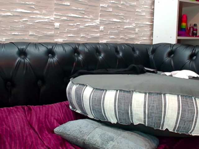 AmelieandRoss's BongaCams show and profile