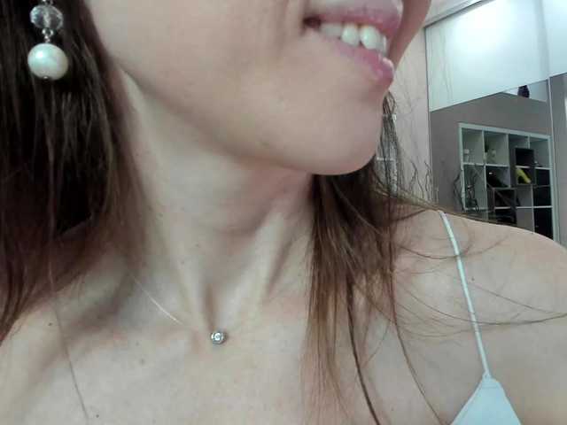 firstMaja's BongaCams show and profile