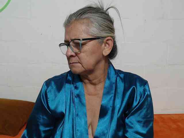 candy-mature candy-mature