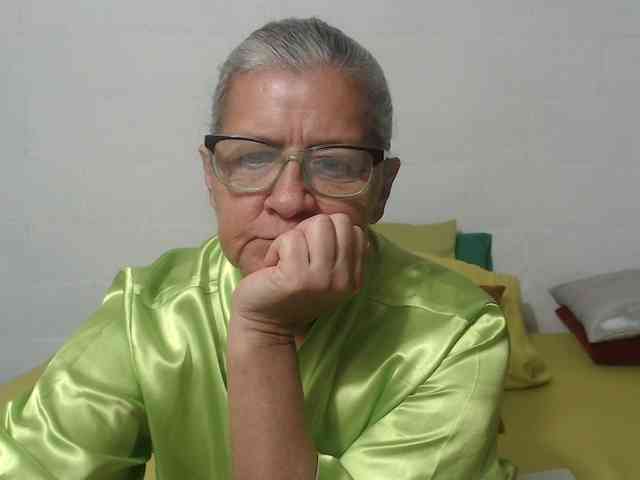 adult chatting Candy-mature