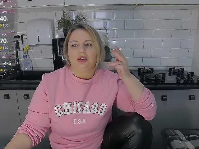 EllaSwan's BongaCams show and profile