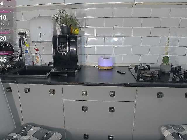 EllaSwan's BongaCams show and profile