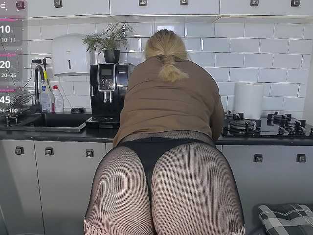 EllaSwan's BongaCams show and profile