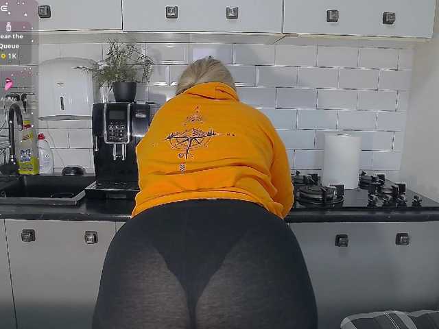 EllaSwan's BongaCams show and profile