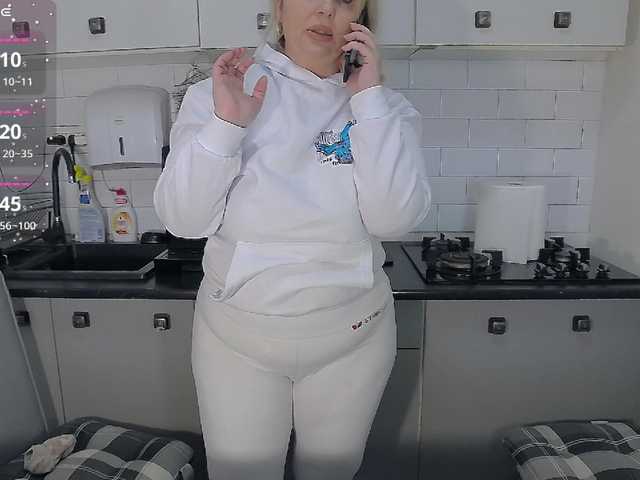 EllaSwan's BongaCams show and profile