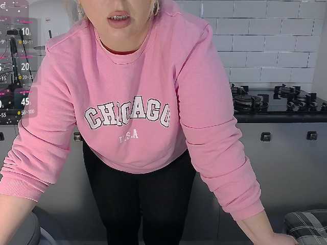 EllaSwan's BongaCams show and profile