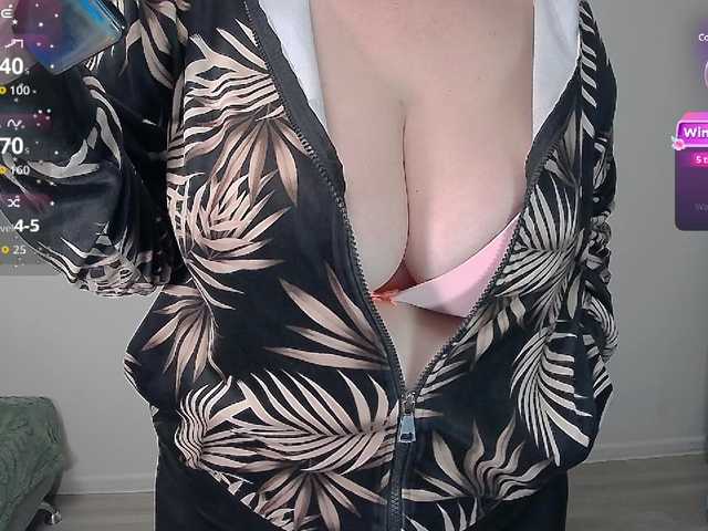 EllaSwan's BongaCams show and profile