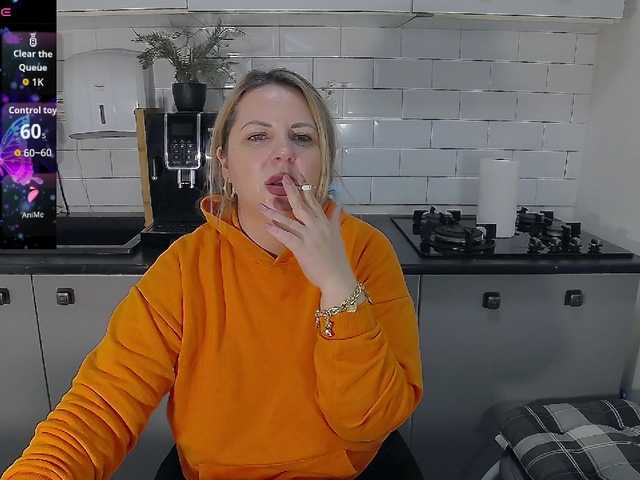 EllaSwan's BongaCams show and profile