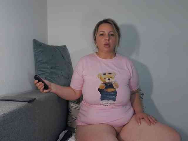 EllaSwan Live Webcam on BongaCams