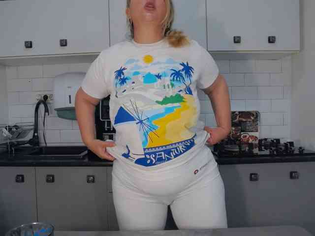 EllaSwan webcam