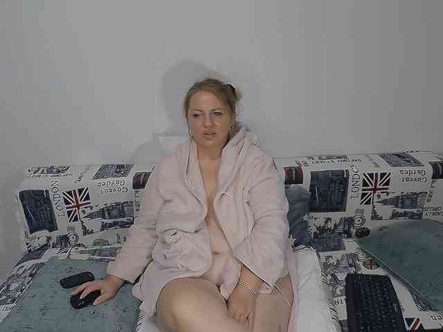 EllaSwan webcam
