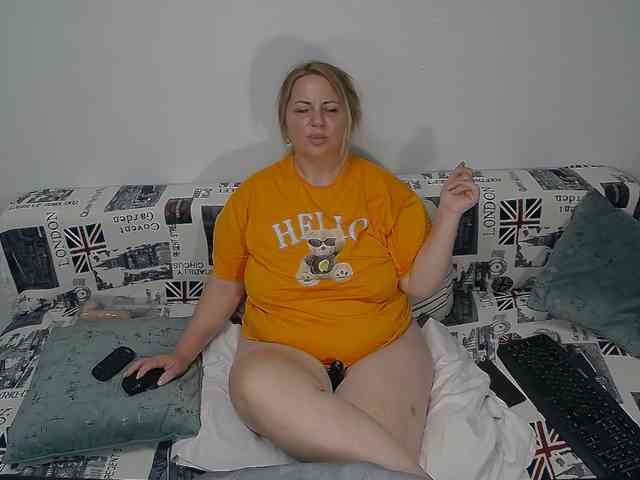 EllaSwan webcam