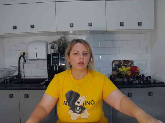EllaSwan webcam