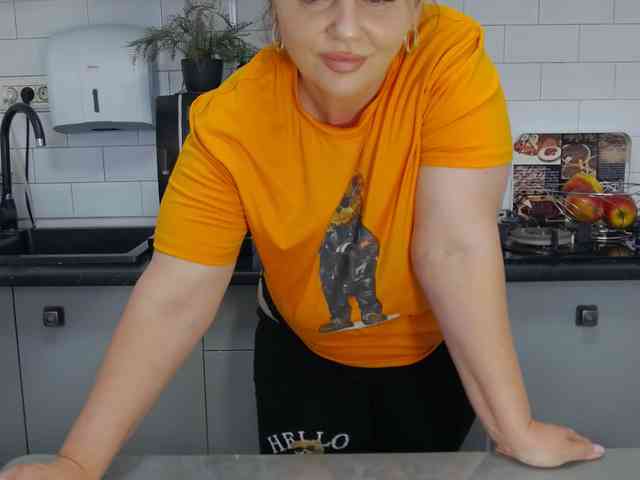 EllaSwan webcam