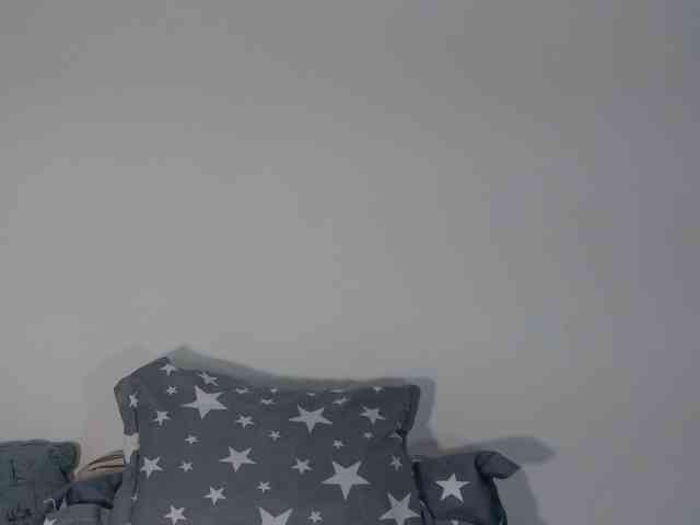 EllaSwan webcam