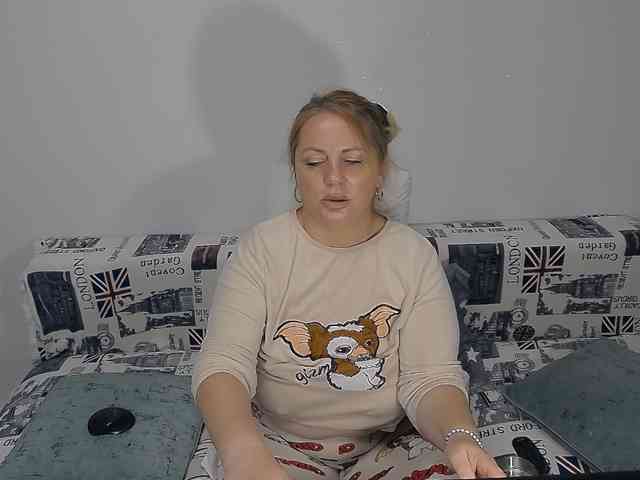 EllaSwan webcam