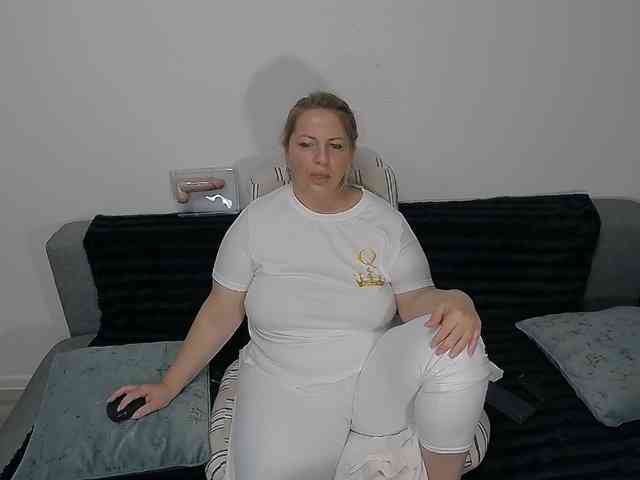 EllaSwan webcam