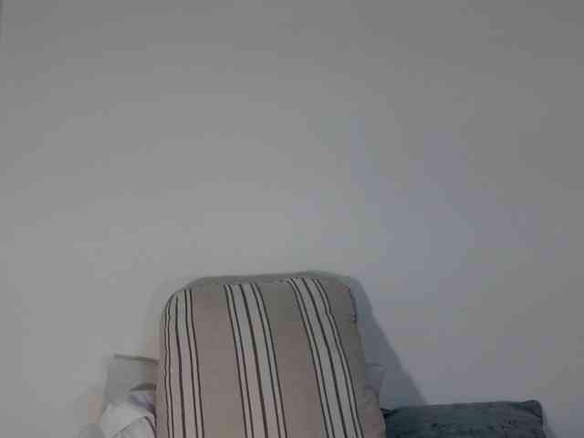 EllaSwan webcam