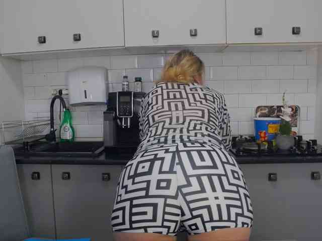 EllaSwan webcam