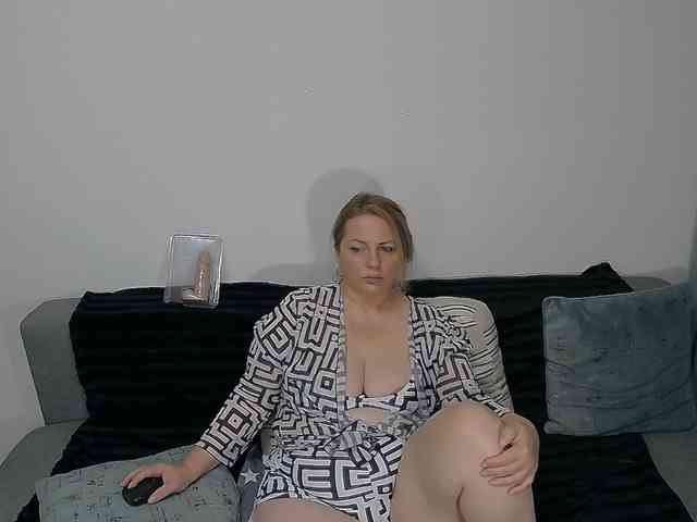 EllaSwan webcam