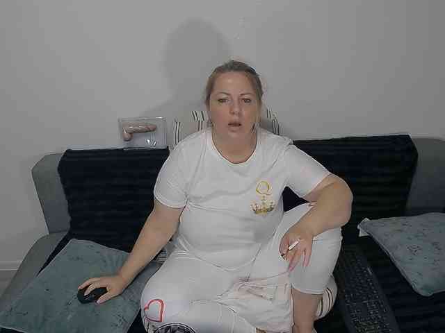 EllaSwan webcam