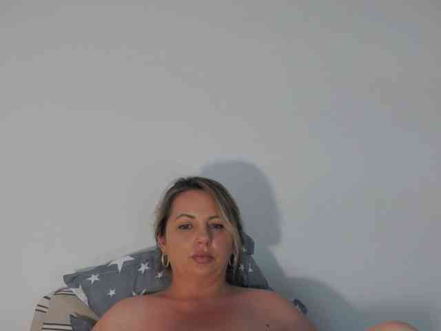 EllaSwan webcam