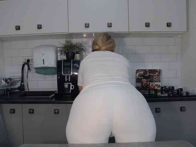 EllaSwan webcam